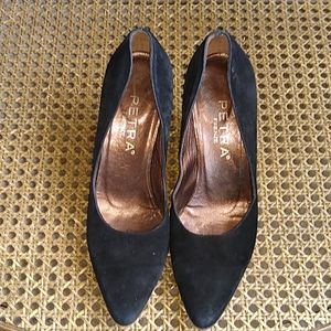 Petra Firenze Suede Pumps Black, Size 6